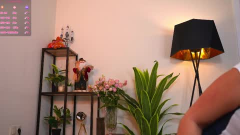 Mia online show from May 2026 04:08:01 AM
