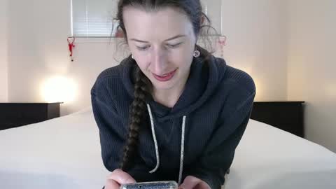 Snapshot of wildrose_l chatting on February 2025 12:09:01 AM WildRose L - check my Pinned tweet if you dont see me online within 5 minutes after Ive sent email notifications online show from February 2025 12:09:01 AM