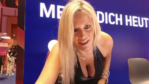 Snapshot of wildtequilla chatting on September 2025 09:36:02 AM Lili online show from September 2025 09:36:02 AM
