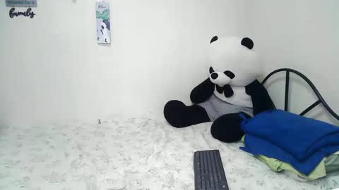 Snapshot of wildtightass chatting on February 2025 06:09:02 AM Rhean online show from February 2025 06:09:02 AM