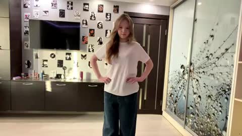 Olivia online show from April 2026 03:19:02 PM