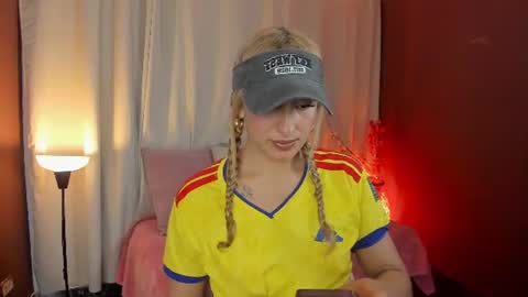 Snapshot of wini_fer chatting on June 2026 06:57:02 PM Wini Fer online show from June 2026 06:57:02 PM