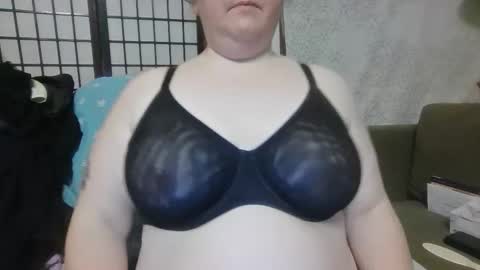 Snapshot of winnieatplay chatting on March 2026 05:12:01 AM Winnie online show from March 2026 05:12:01 AM