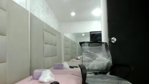 WinnyBarness online show from November 2025 02:09:01 AM