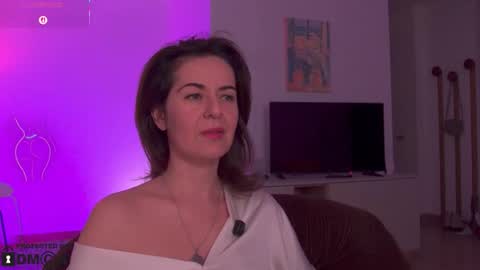 Witch in Silk online show from November 2025 04:17:01 PM