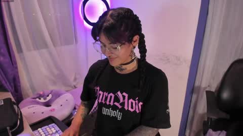     Luna Violeta  A r t i s t  online show from January 2025 12:36:01 AM