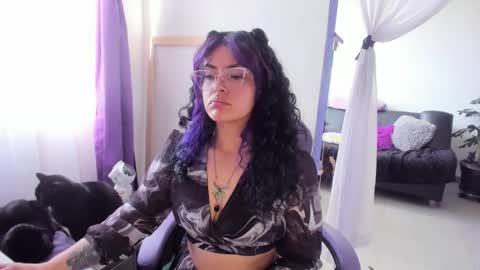     Luna Violeta  A r t i s t  online show from October 2025 09:00:02 PM