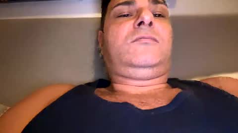 Snapshot of witebull83 chatting on December 2024 03:27:01 PM Witebull online show from December 2024 03:27:01 PM