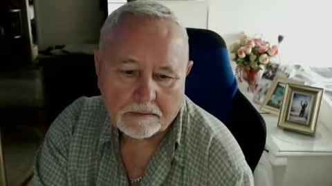 wlodek165 online show from April 2026 07:47:02 AM