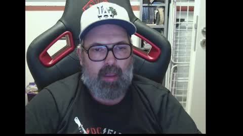 Snapshot of womenizzeer chatting on October 2025 10:52:01 PM Adam online show from October 2025 10:52:01 PM