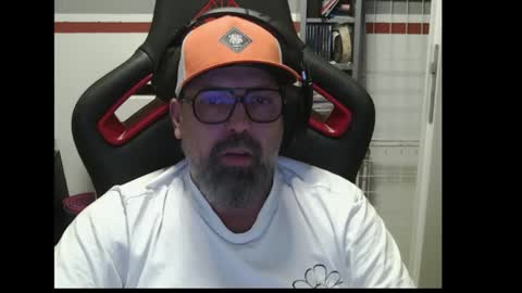 Snapshot of womenizzeer chatting on November 2025 12:02:01 AM Adam online show from November 2025 12:02:01 AM