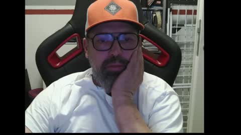 Snapshot of womenizzeer chatting on November 2025 07:09:02 AM Adam online show from November 2025 07:09:02 AM