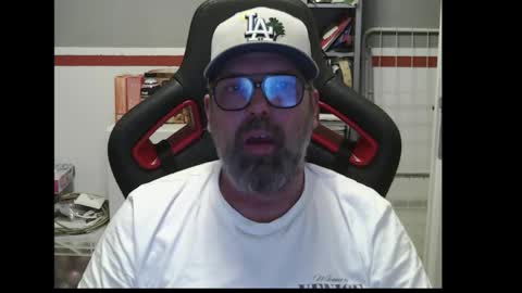 Snapshot of womenizzeer chatting on January 2026 04:22:02 PM Adam online show from January 2026 04:22:02 PM