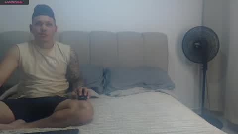 Snapshot of wondercouplexxx chatting on May 2026 04:40:01 AM Sofia And Thomas online show from May 2026 04:40:01 AM