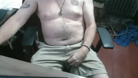 Snapshot of woodworker6473 chatting on July 2026 11:22:01 PM woodworker6473 online show from July 2026 11:22:01 PM