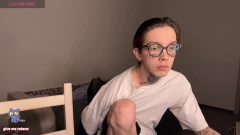 Snapshot of worldofllove chatting on February 2025 09:59:01 PM Arnika and Simon online show from February 2025 09:59:01 PM