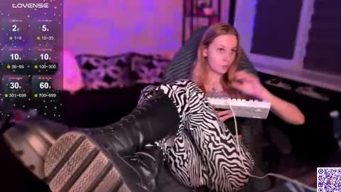 Arnika and Simon online show from November 2025 11:46:01 PM