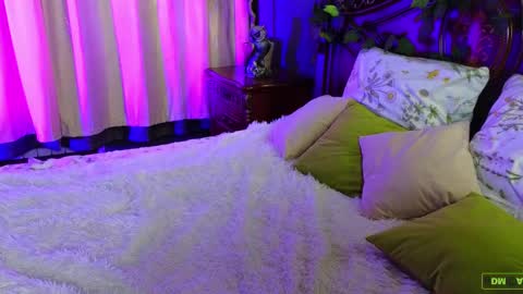 Evelin online show from April 2026 07:07:02 PM