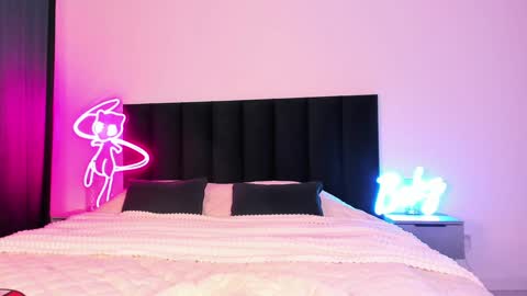 Emi online show from December 2024 07:58:02 PM