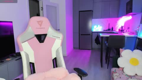 Emi online show from October 2025 04:04:02 PM