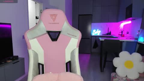 Emi online show from October 2025 04:07:02 PM