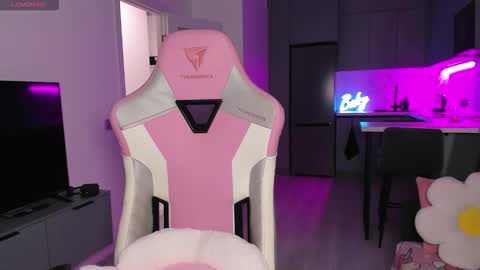 Emi online show from November 2025 04:08:02 PM