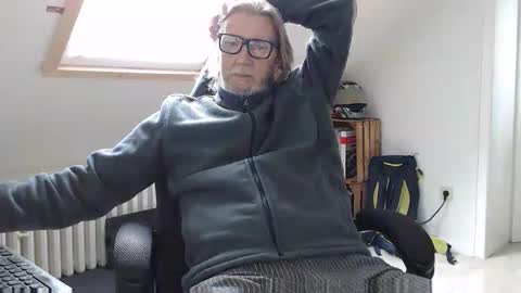 Snapshot of wyattearp64 chatting on November 2025 12:42:02 PM WyattEarp64 online show from November 2025 12:42:02 PM