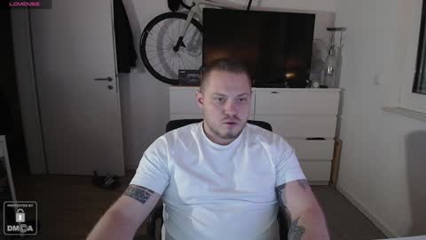 Snapshot of x19marco93x chatting on December 2024 06:30:02 PM x19marco93x online show from December 2024 06:30:02 PM