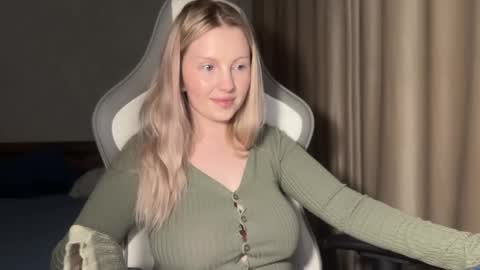 Snapshot of x__ivy_x chatting on November 2025 03:22:01 PM eva online show from November 2025 03:22:01 PM