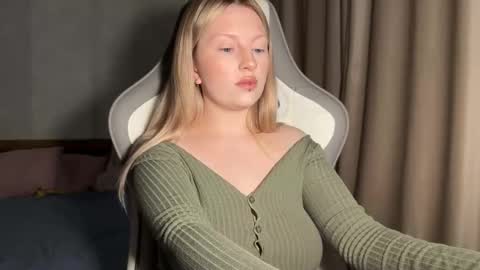 Snapshot of x__ivy_x chatting on November 2025 05:13:02 PM eva online show from November 2025 05:13:02 PM