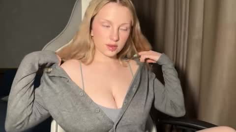 Snapshot of x__ivy_x chatting on November 2025 03:59:01 PM eva online show from November 2025 03:59:01 PM