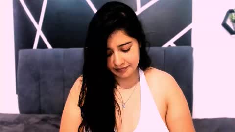 Adeline online show from November 2025 09:47:01 PM