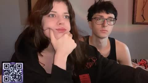 Snapshot of x_files_t chatting on September 2025 10:49:01 AM Philipp and Este online show from September 2025 10:49:01 AM