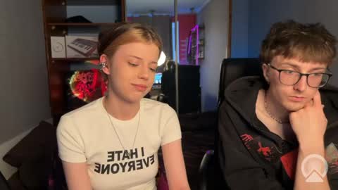 Philipp and Este online show from April 2026 04:10:02 AM