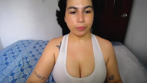 Snapshot of x_mia28 chatting on November 2025 09:36:01 PM MIA online show from November 2025 09:36:01 PM