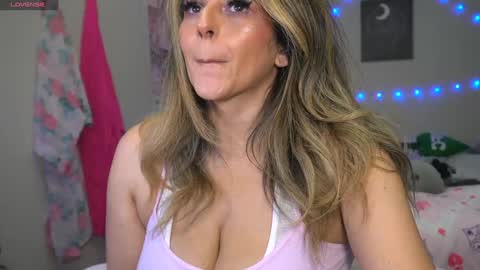 Snapshot of xclusivesecrets chatting on November 2025 11:02:01 AM spoil me here online show from November 2025 11:02:01 AM