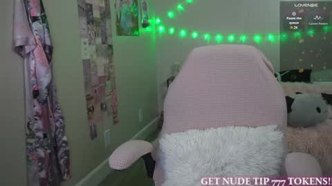 Snapshot of xclusivesecrets chatting on January 2026 11:36:02 AM spoil me here online show from January 2026 11:36:02 AM