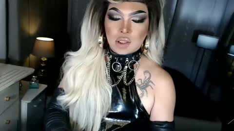 Zhavia online show from November 2025 02:12:02 AM