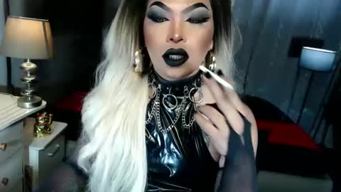 Zhavia online show from December 2025 07:31:01 PM