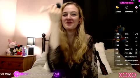 Snapshot of xelliee_rosex chatting on December 2024 08:36:02 PM EllieeRose online show from December 2024 08:36:02 PM
