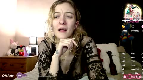 Snapshot of xelliee_rosex chatting on December 2024 05:44:01 AM EllieeRose online show from December 2024 05:44:01 AM