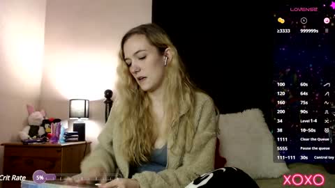 Snapshot of xelliee_rosex chatting on January 2025 11:29:01 PM EllieeRose online show from January 2025 11:29:01 PM