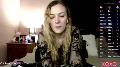 Snapshot of xelliee_rosex chatting on February 2025 08:20:02 PM EllieeRose online show from February 2025 08:20:02 PM