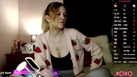 Snapshot of xelliee_rosex chatting on September 2025 11:29:01 PM EllieeRose online show from September 2025 11:29:01 PM