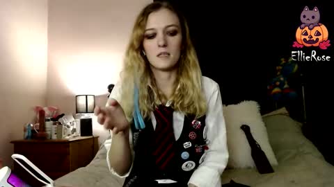 Snapshot of xelliee_rosex chatting on October 2025 11:36:01 PM EllieeRose online show from October 2025 11:36:01 PM