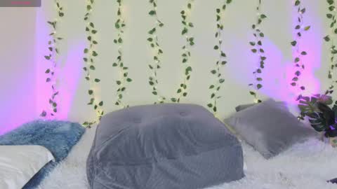 Snapshot of xemilycb chatting on May 2026 01:03:02 AM online show from May 2026 01:03:02 AM