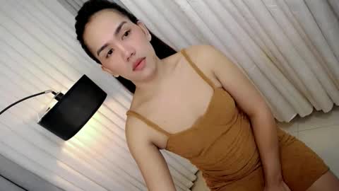 GWEN THOMPSON .......   online show from November 2025 10:10:02 PM