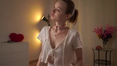 Luna and Lina online show from November 2025 04:11:01 AM