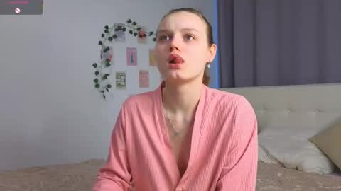 Luna and Lina online show from November 2025 04:15:02 AM