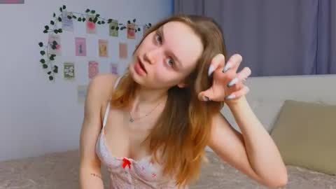 Luna and Lina online show from December 2025 04:11:02 AM